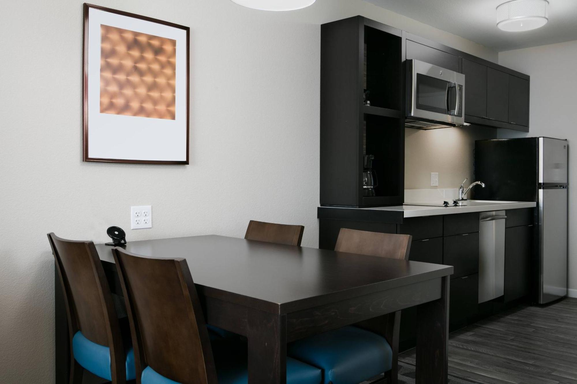 ทาวน์เพลส สวีท แคนซัสซิตี้ แอร์พอร์ต Hotel ภายนอก รูปภาพ
